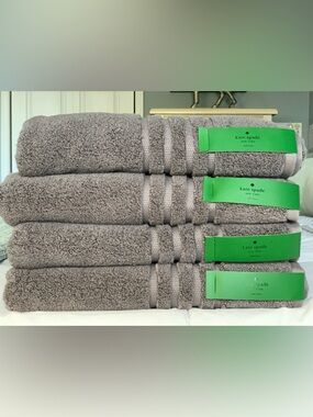 kate spade Dark Gray Plush Bath Towel. Set of 4. NWT